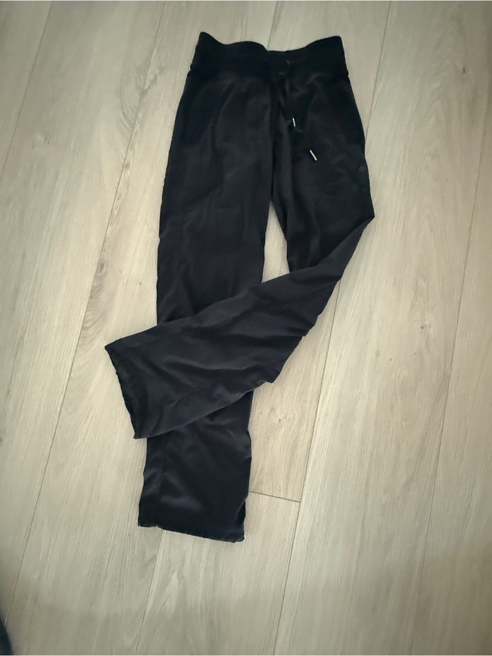 Lululemon Dance Studio Mid-Rise Full Length Pant
Black size 2